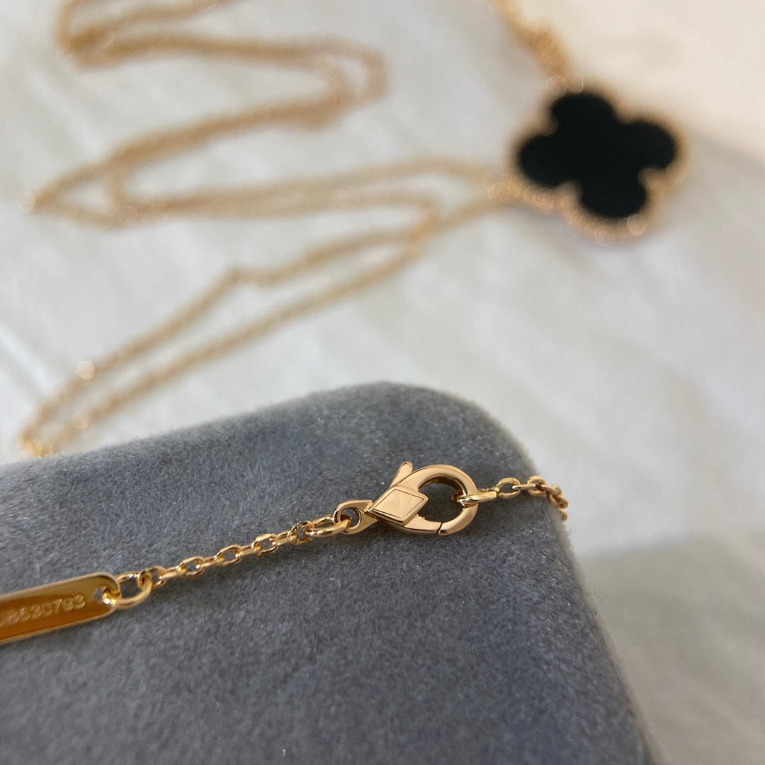¡®Glow Jewelry¡¯CLOVER 25MM NECKLACE GOLD ONYX