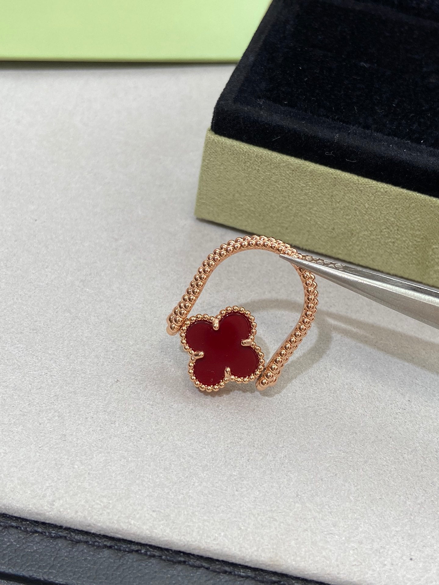 ¡®Glow Jewelry¡¯CLOVER RIVERSIBLE ROSE GOLD RING