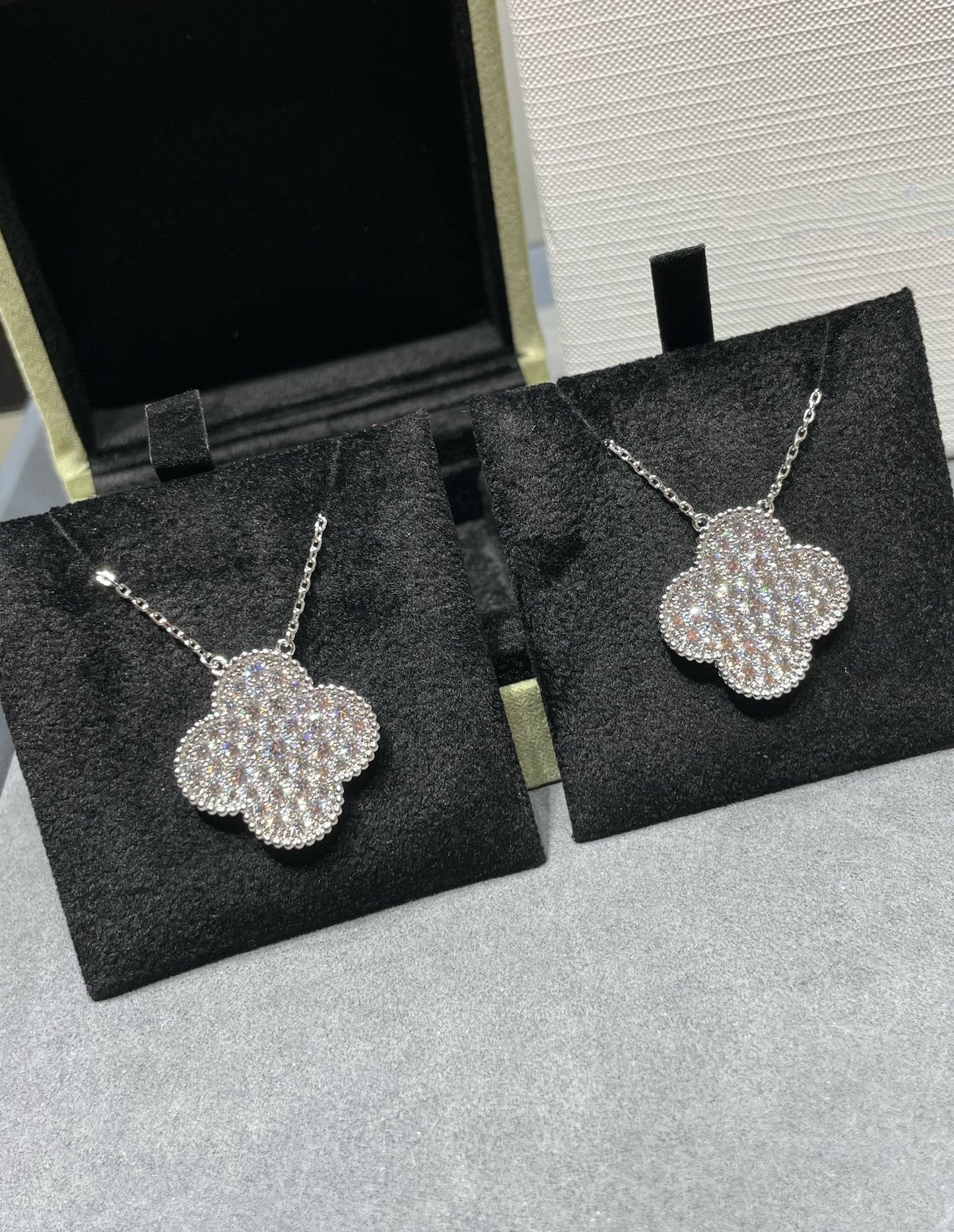¡®Glow Jewelry¡¯CLOVER 25MM LARGE PENDANT DIAMOND PAVED SILVER NECKLACE