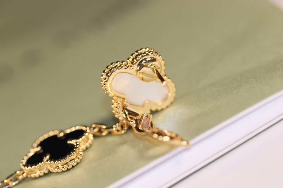 ¡®Glow Jewelry¡¯CLOVER EARRINGS GOLD ONYX MOP 3 MOTIF