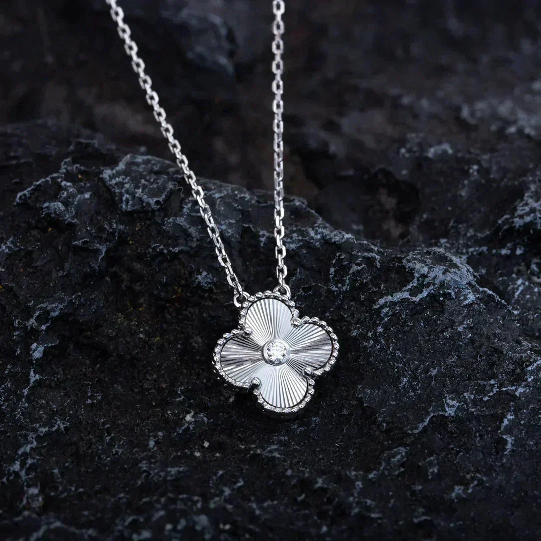 [Glow Jewelry]CLOVER  15MM DIAMOND LASER NECKLACE SILVER