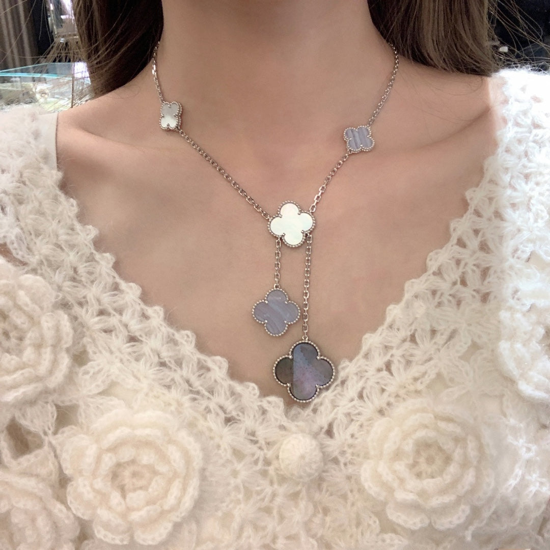 ¡®Glow Jewelry¡¯CLOVER MOP CHALCEDONY NECKLACE SILVER 6 MOTIF