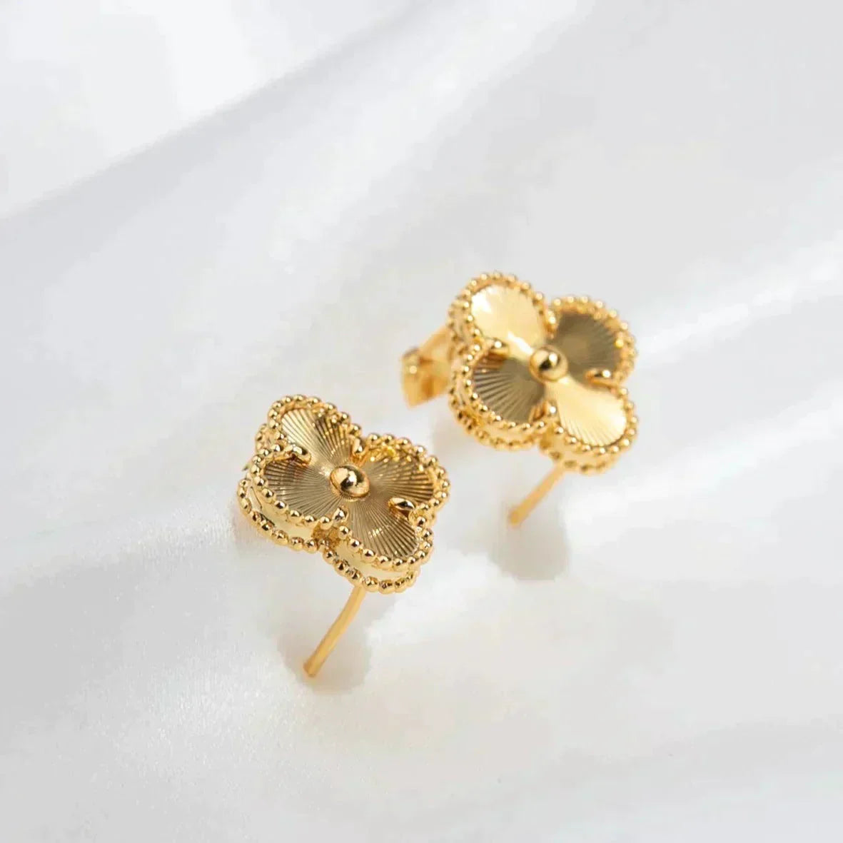 [Glow Jewelry]CLOVER MEDIUM 1 MOTIFS LASER EARRINGS