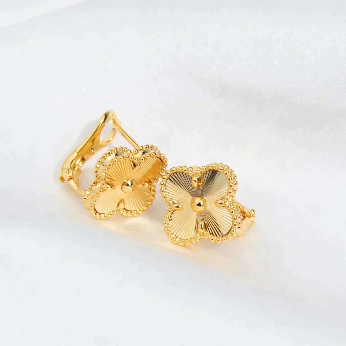 [Glow Jewelry]CLOVER MEDIUM 1 MOTIFS LASER EARRINGS