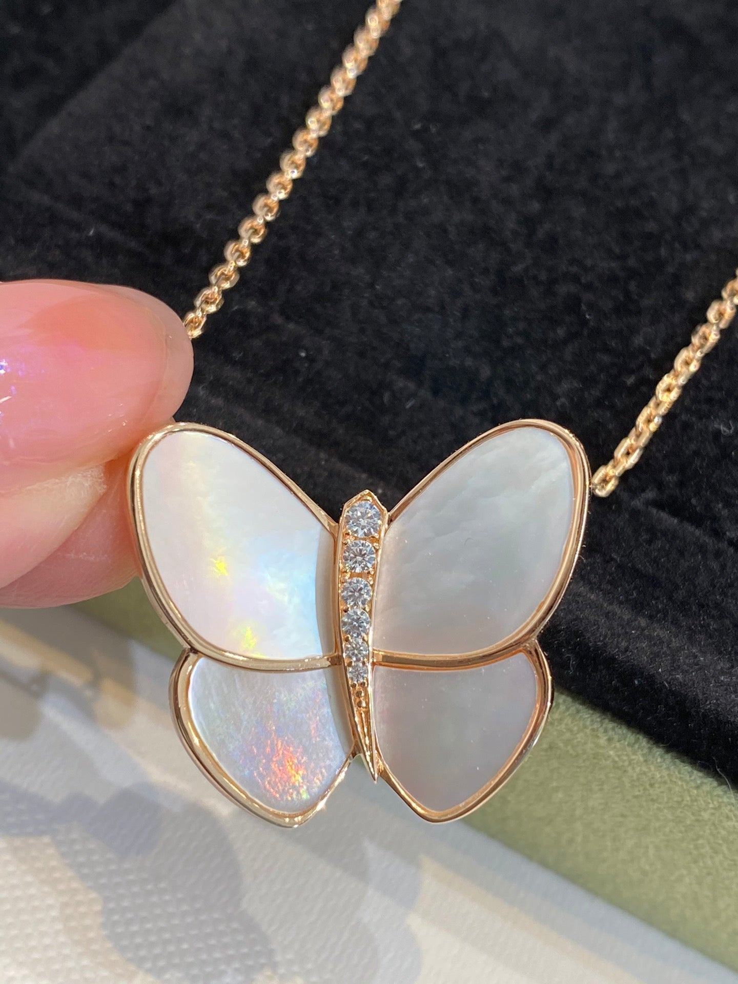 ¡®Glow Jewelry¡¯BUTTERFLY GOLD MOP DIAMOND NECKLACE