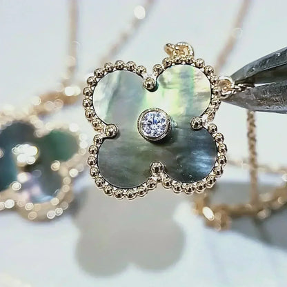 [Glow Jewelry]CLOVER 15MM DIAMOND AND MOTHER-OF-GREY NECKLACE