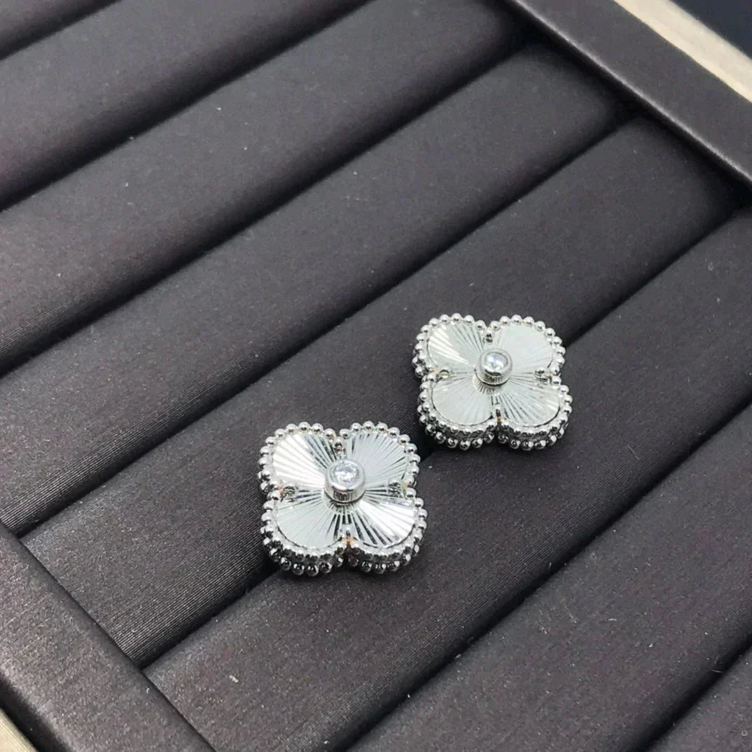 ¡®Glow Jewelry¡¯CLOVER MINI 9.5MM LASER EARRINGS