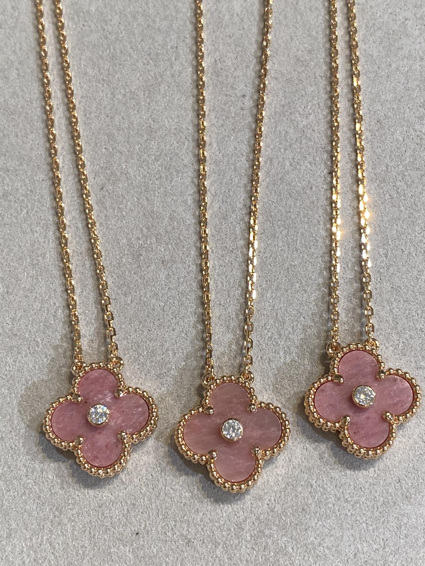 ¡®Glow Jewelry¡¯CLOVER 15MM DIAMOND RHODONITE NECKLACE