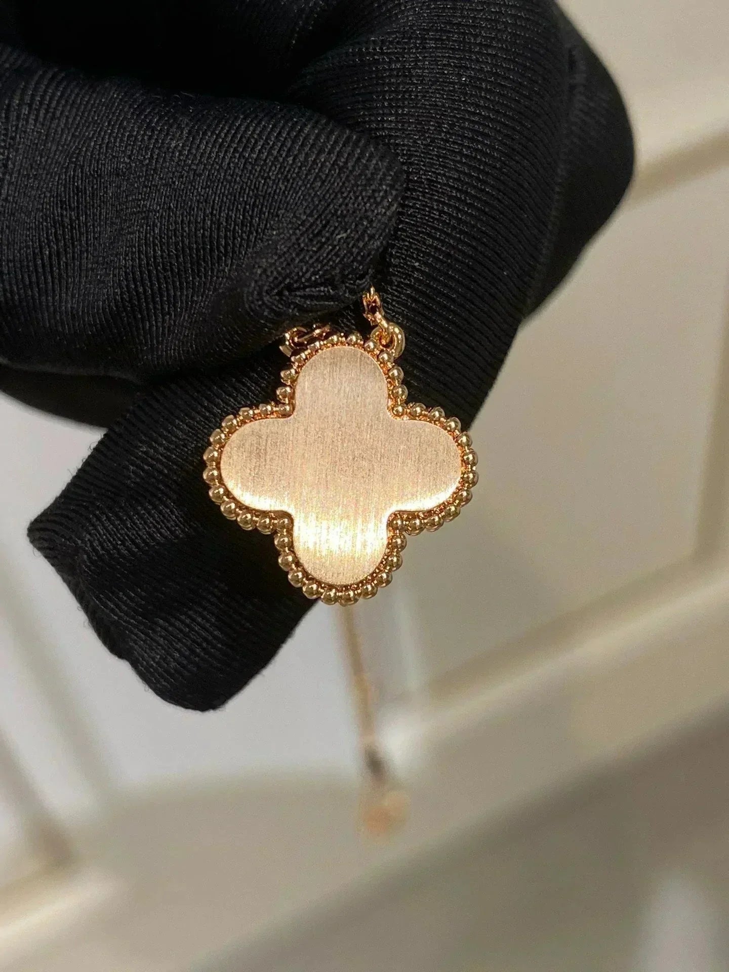 [Glow Jewelry]CLOVER 15MM DIAMOND RHODONITE NECKLACE