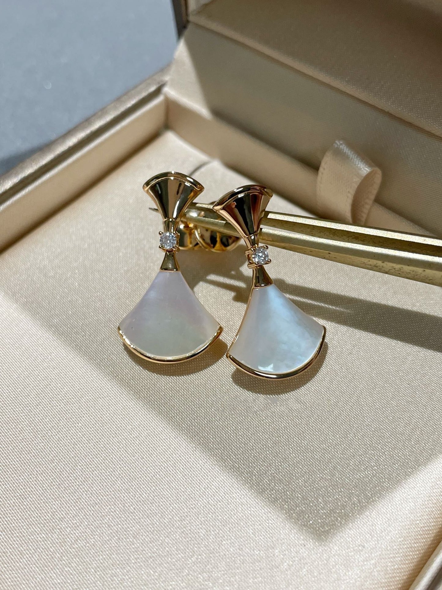 [Glow Jewelry]DREAM MOP 1 DIAMOND EARRINGS