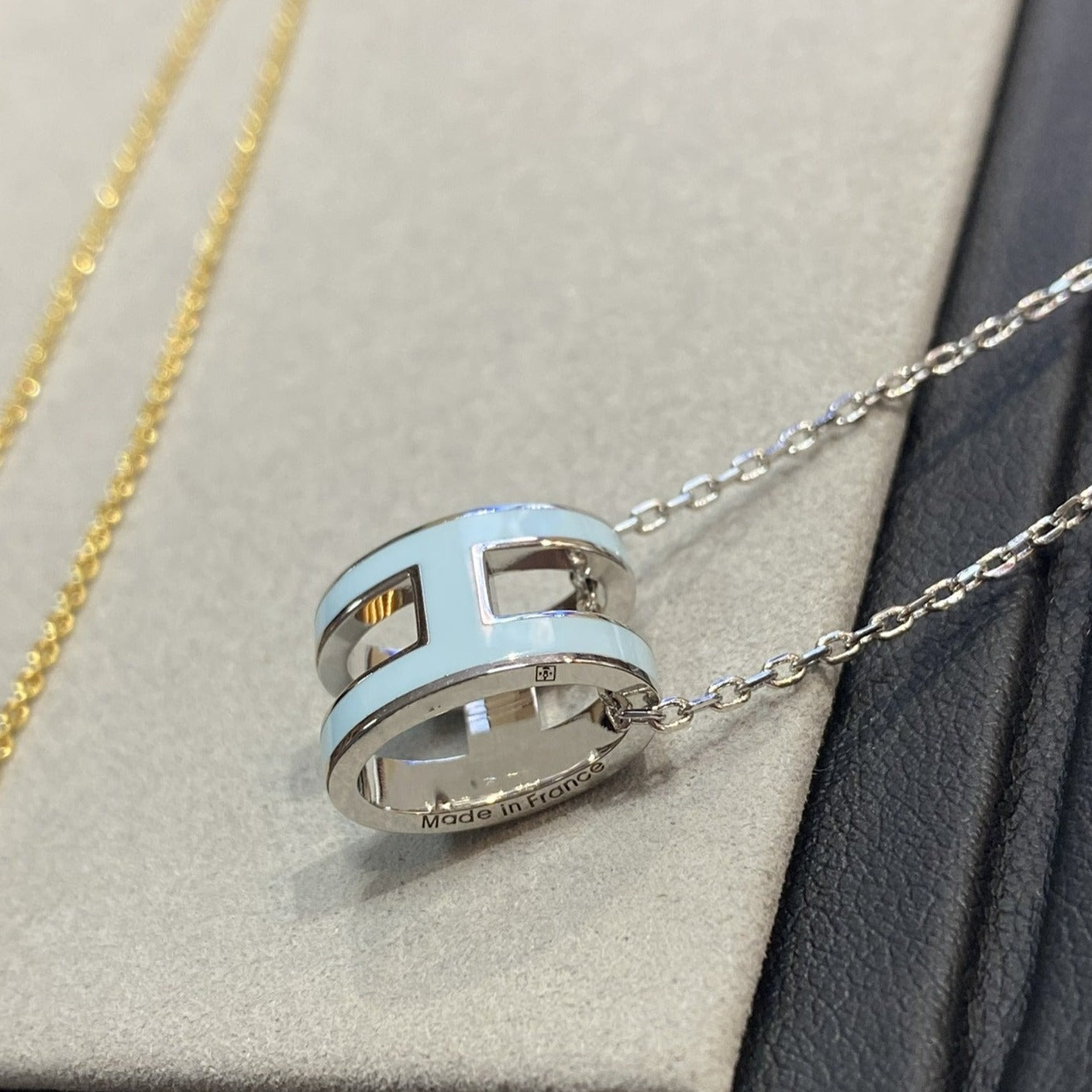 ¡®Glow Jewelry¡¯POP H LIGHT BLUE NECKLACE