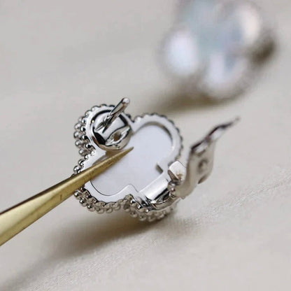 ¡®Glow Jewelry¡¯CLOVER MEDIUM 1 MOTIFS  WHITE MOP EARRINGS SILVER