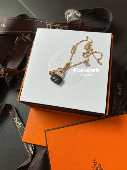 [Glow Jewelry]CONSTANCE BLACK PEDANT PINK GOLD NECKLACE