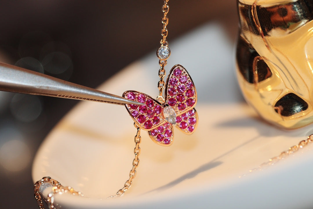 ¡®Glow Jewelry¡¯BUTTERFLY RED DIAMOND ROSE GOLD NECKLACE