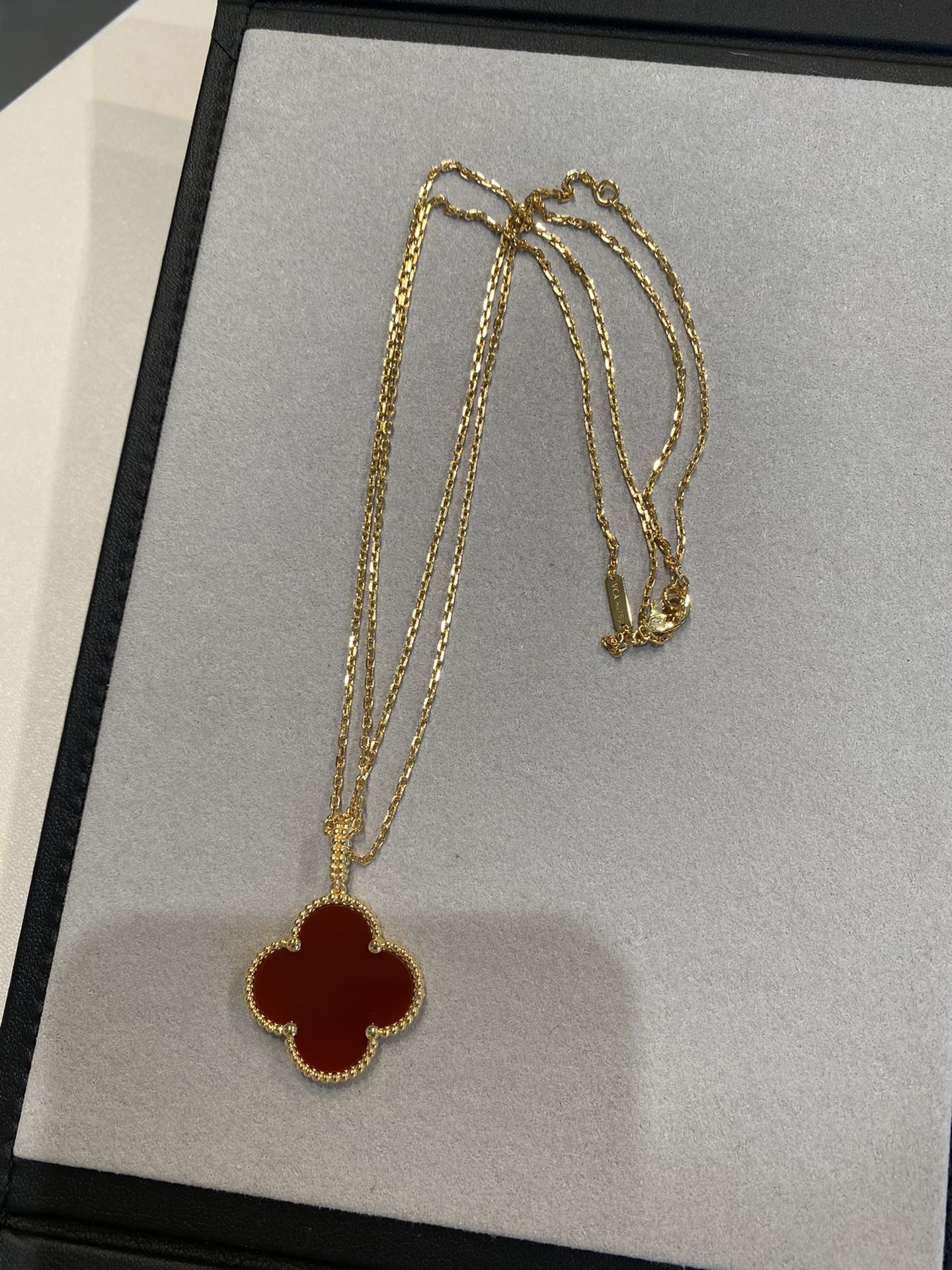 [Glow Jewelry]CLOVER 25MM NECKLACE GOLD CARNELIAN