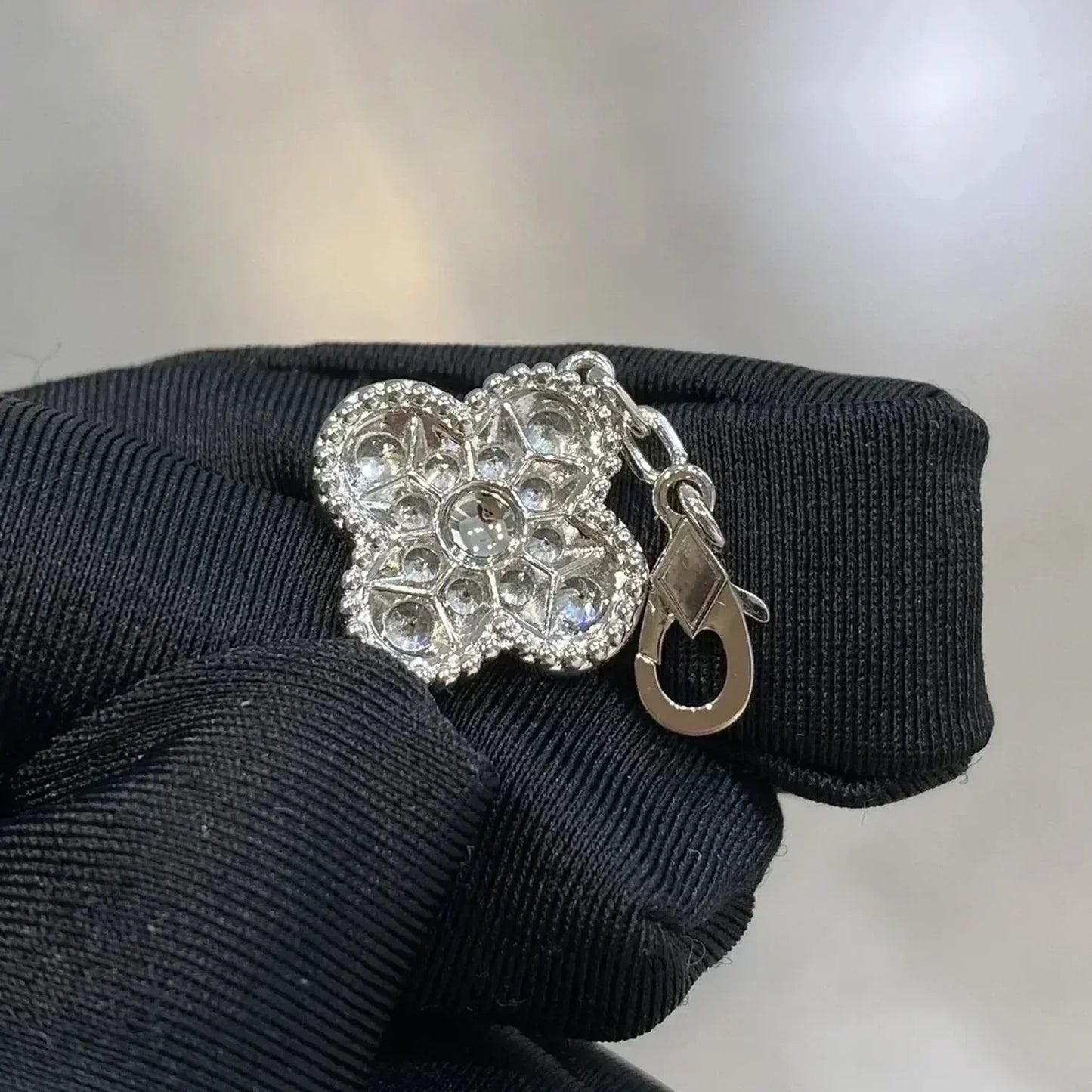 [Glow Jewelry] New  CLOVER 5 MOTIF FULL DIAMOND BRACELET COLLECTION