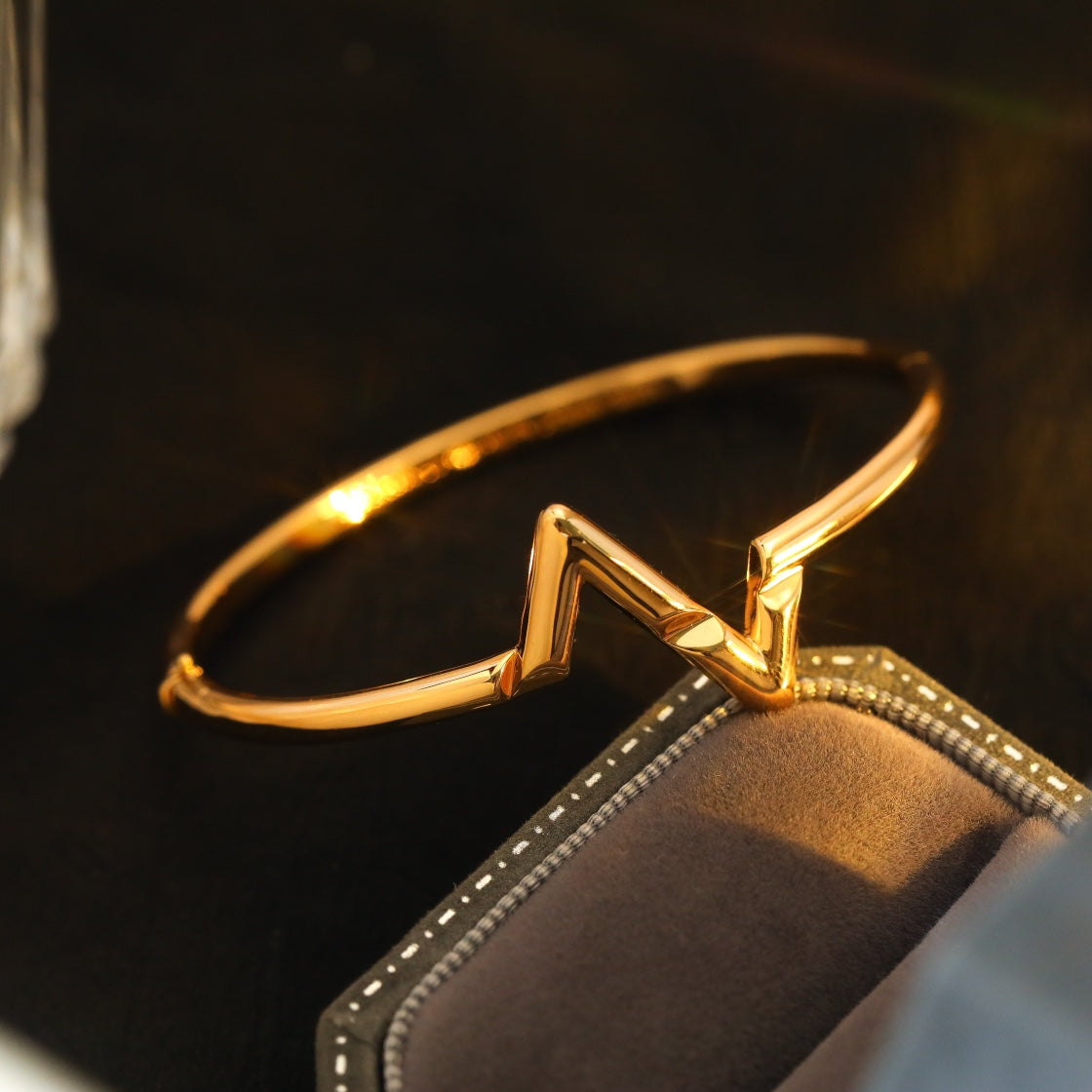 ¡®Glow Jewelry¡¯VOLTE UPSITE DOWN BRACELET