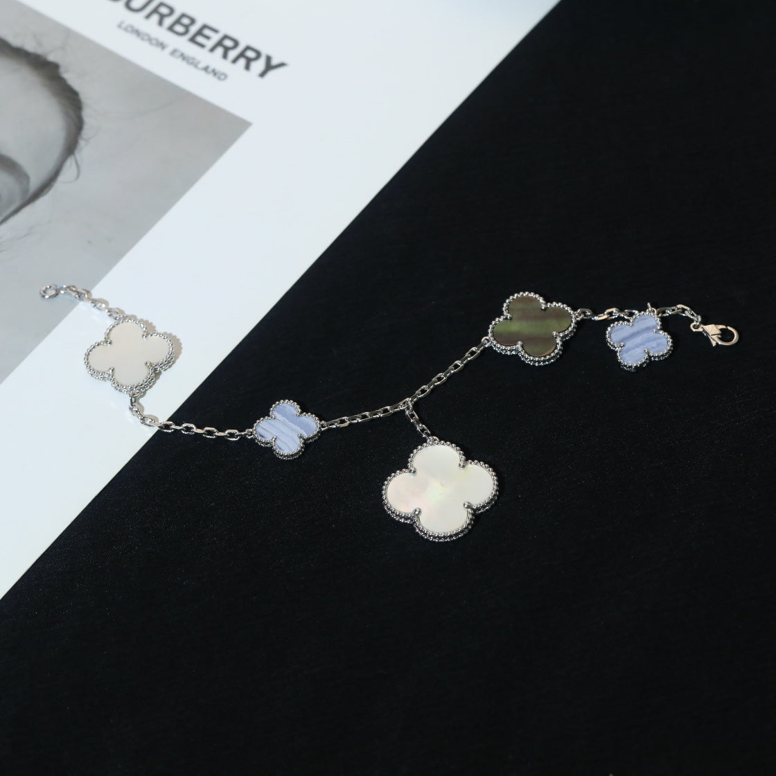 [Glow Jewelry]CLOVER BRACELET 5 MOTIFS MOP CHALCEDONY SILVER