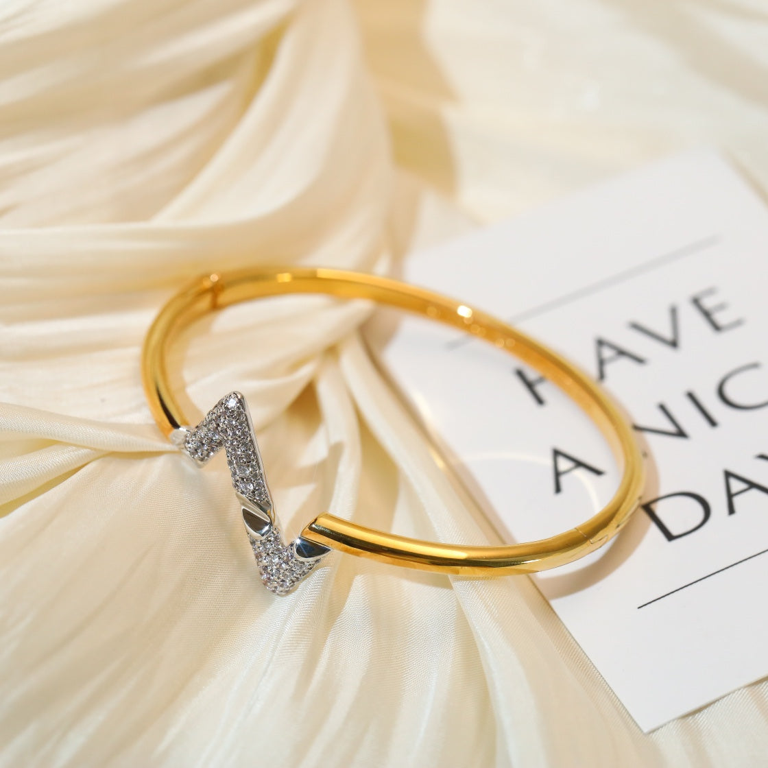 ¡®Glow Jewelry¡¯VOLTE UPSITE DOWN GOLD DIAMOND BRACELET