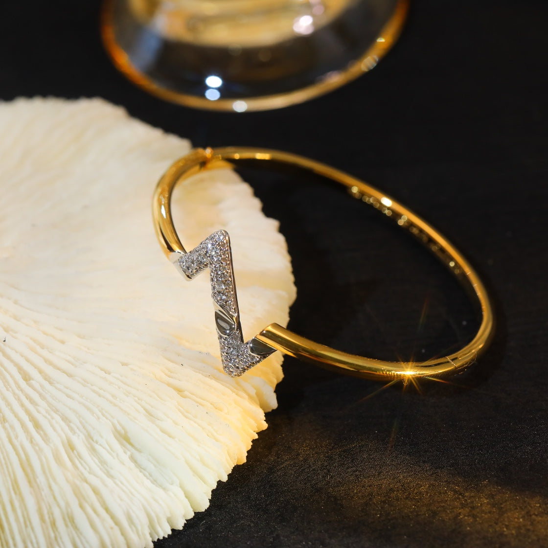 ¡®Glow Jewelry¡¯VOLTE UPSITE DOWN GOLD DIAMOND BRACELET