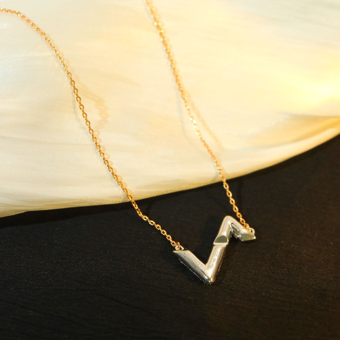 [Glow Jewelry]VOLT SILVER DIAMOND PEDANT NECKLACE