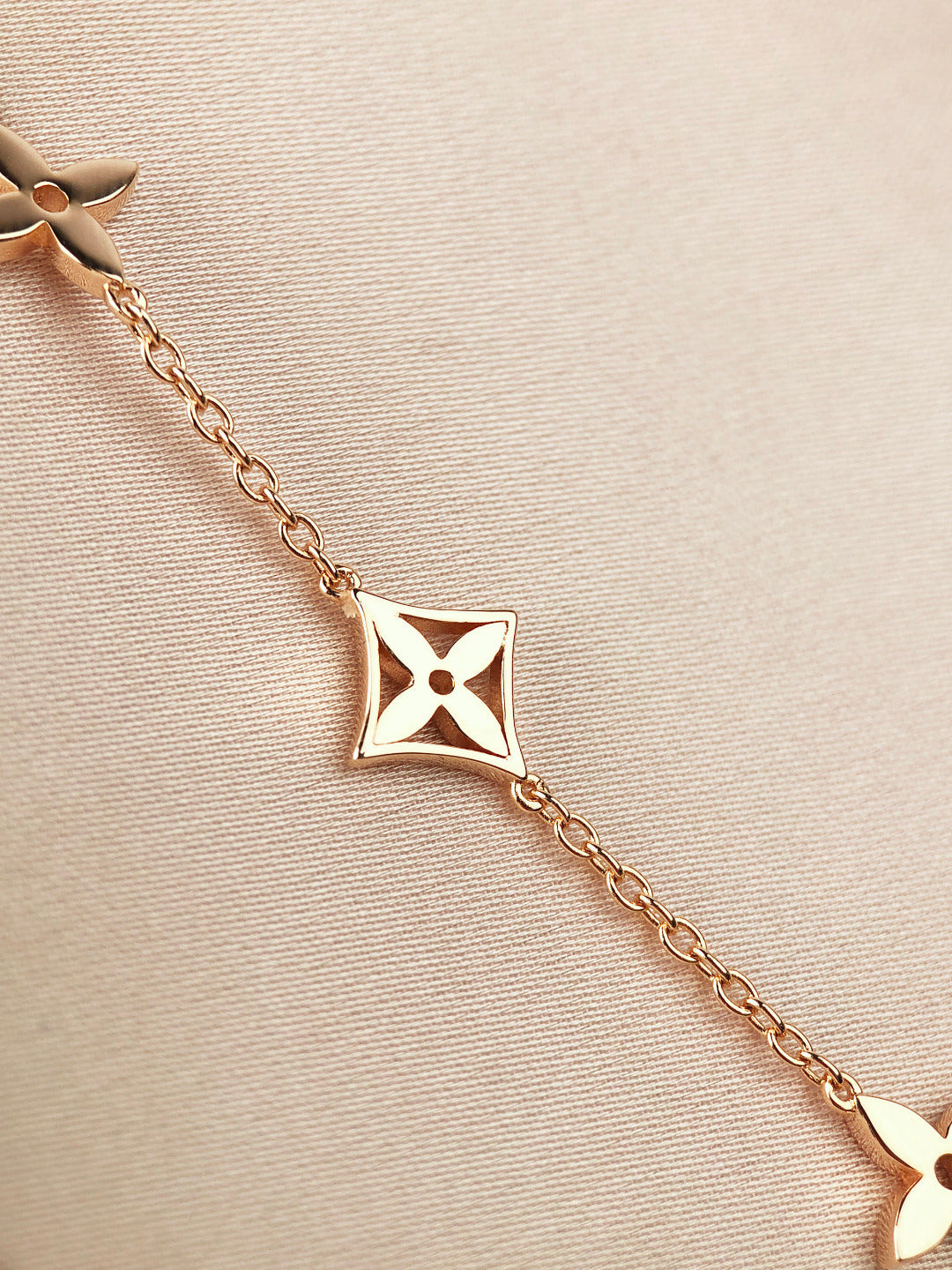 [Glow Jewelry]STAR AND SUN 7 MOTIFS GOLD BRACELET