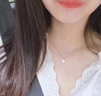 Glow Jewelry「クローバー ミニ」9.5mm 白蝶貝 ネックレス