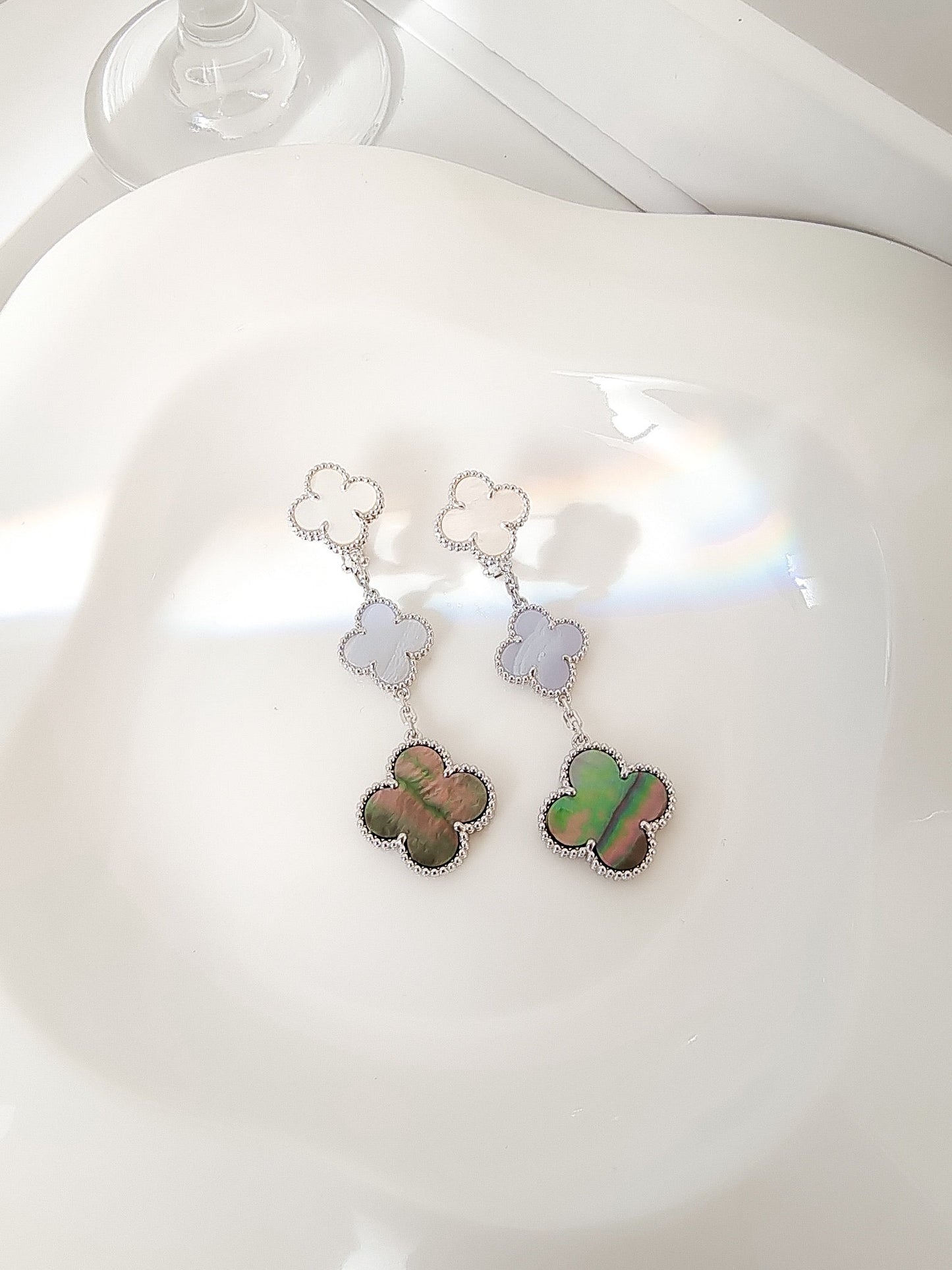 ¡®Glow Jewelry¡¯CLOVER 3 MOTIFS CHALCEDONY DARK MOP SILVER EARRINGS