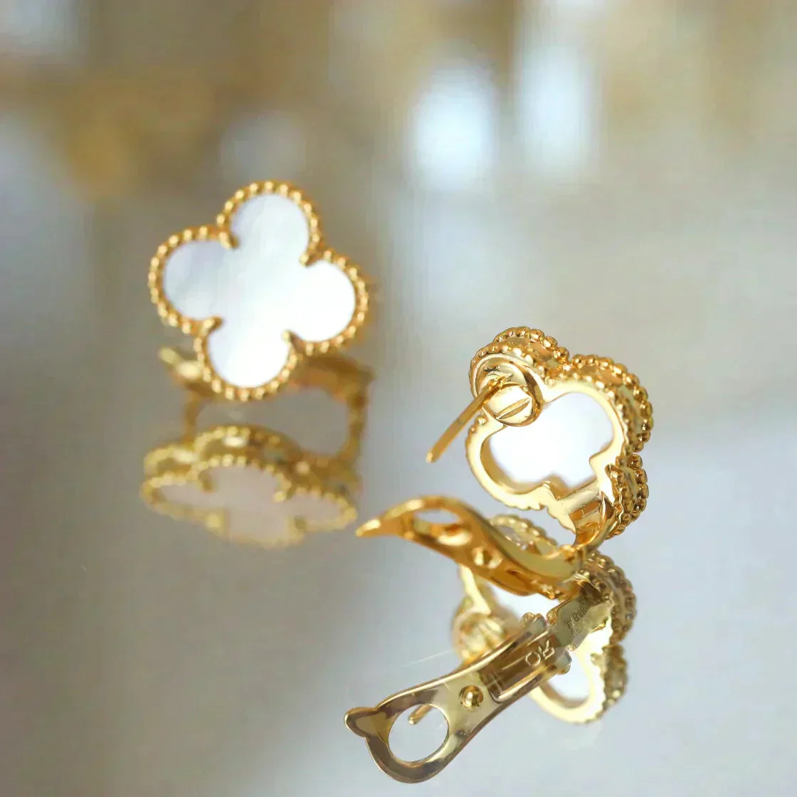 ¡®Glow Jewelry¡¯CLOVER MEDIUM 1 MOTIFS  WHITE MOP STUD EARRINGS