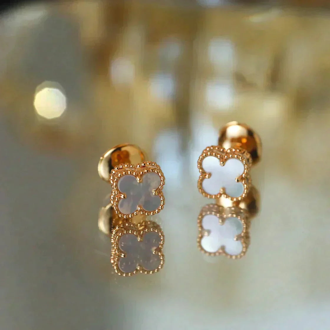 ¡®Glow Jewelry¡¯CLOVER MINI 9.5MM WHITE MOP EARRINGS