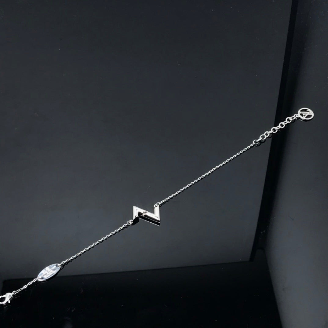 ¡®Glow Jewelry¡¯VOLT LV LOGO BRACELET