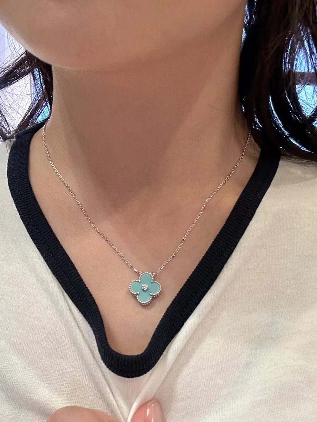 [Glow Jewelry]CLOVER 1 DIAMOND LIGHT BLUE SILVER NECKLACE
