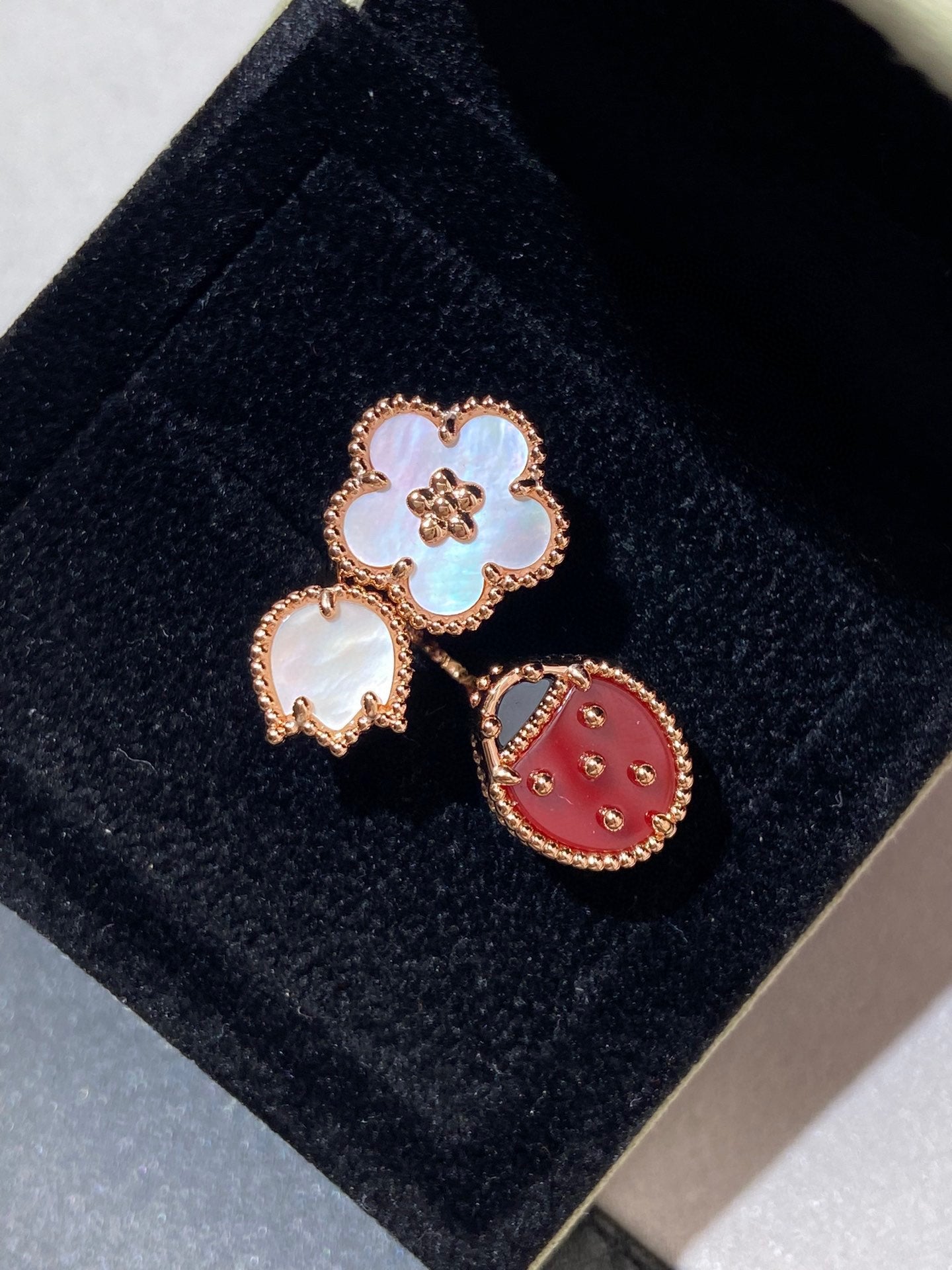 ¡®Glow Jewelry¡¯LUCKY 3 MOTIF ROSE GOLD RING