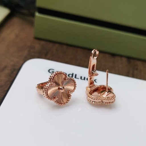 [Glow Jewelry]CLOVER MEDIUM STUD EARRINGS