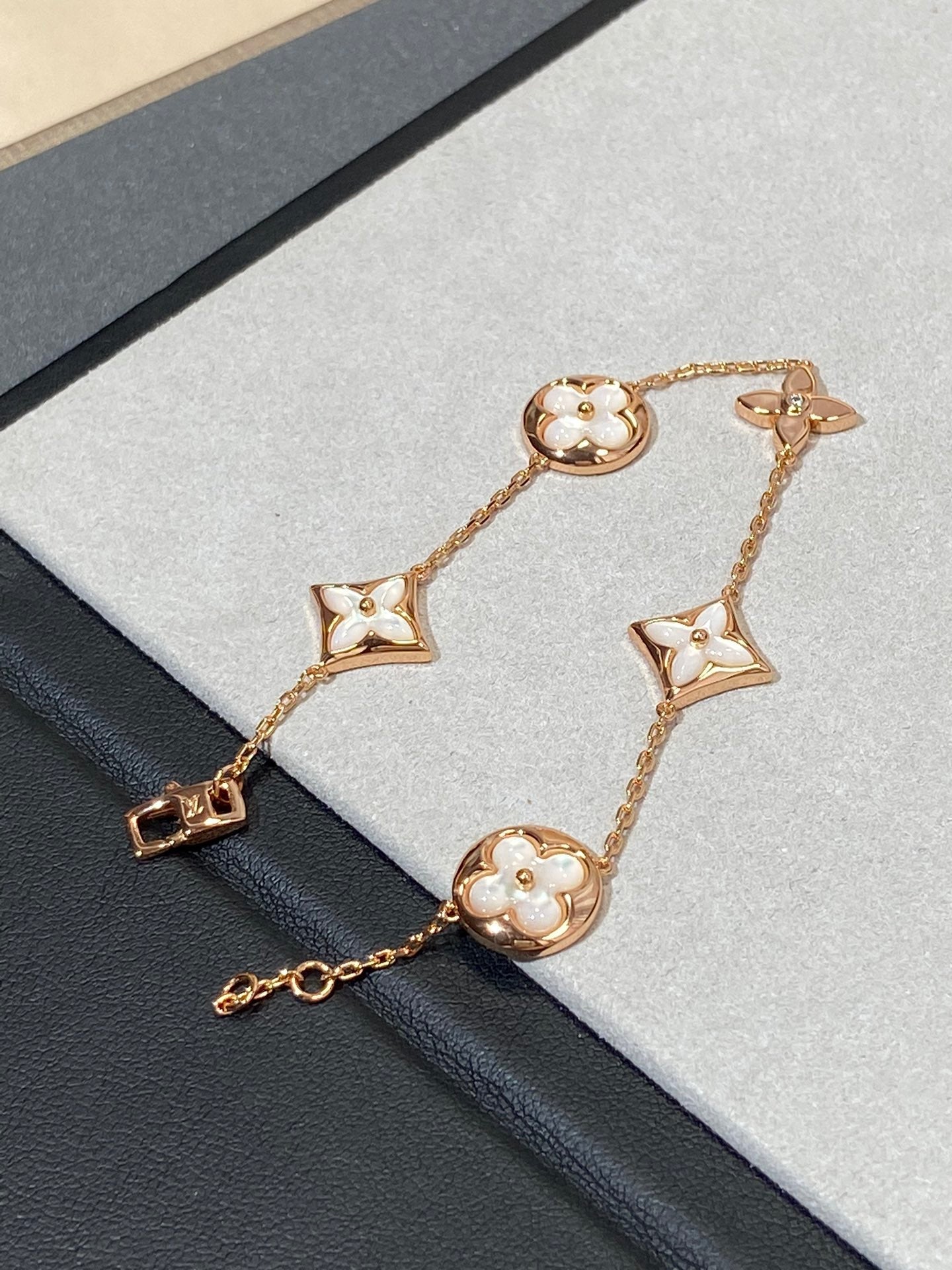 [Glow Jewelry]STAR AND SUN 5 MOTIF MOP PINK GOLD BRACELET