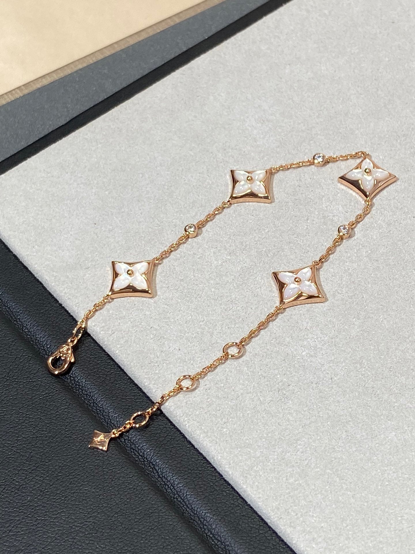 ¡®Glow Jewelry¡¯STAR 4 MOTIF MOP DIAMOND PINK GOLD BRACELET