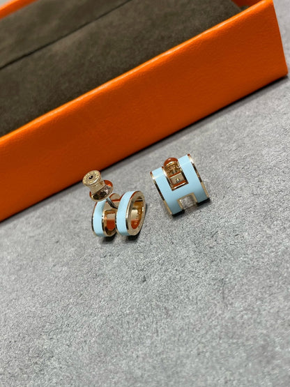 [Glow Jewelry]POP H SKY BLUE STUD EARRINGS