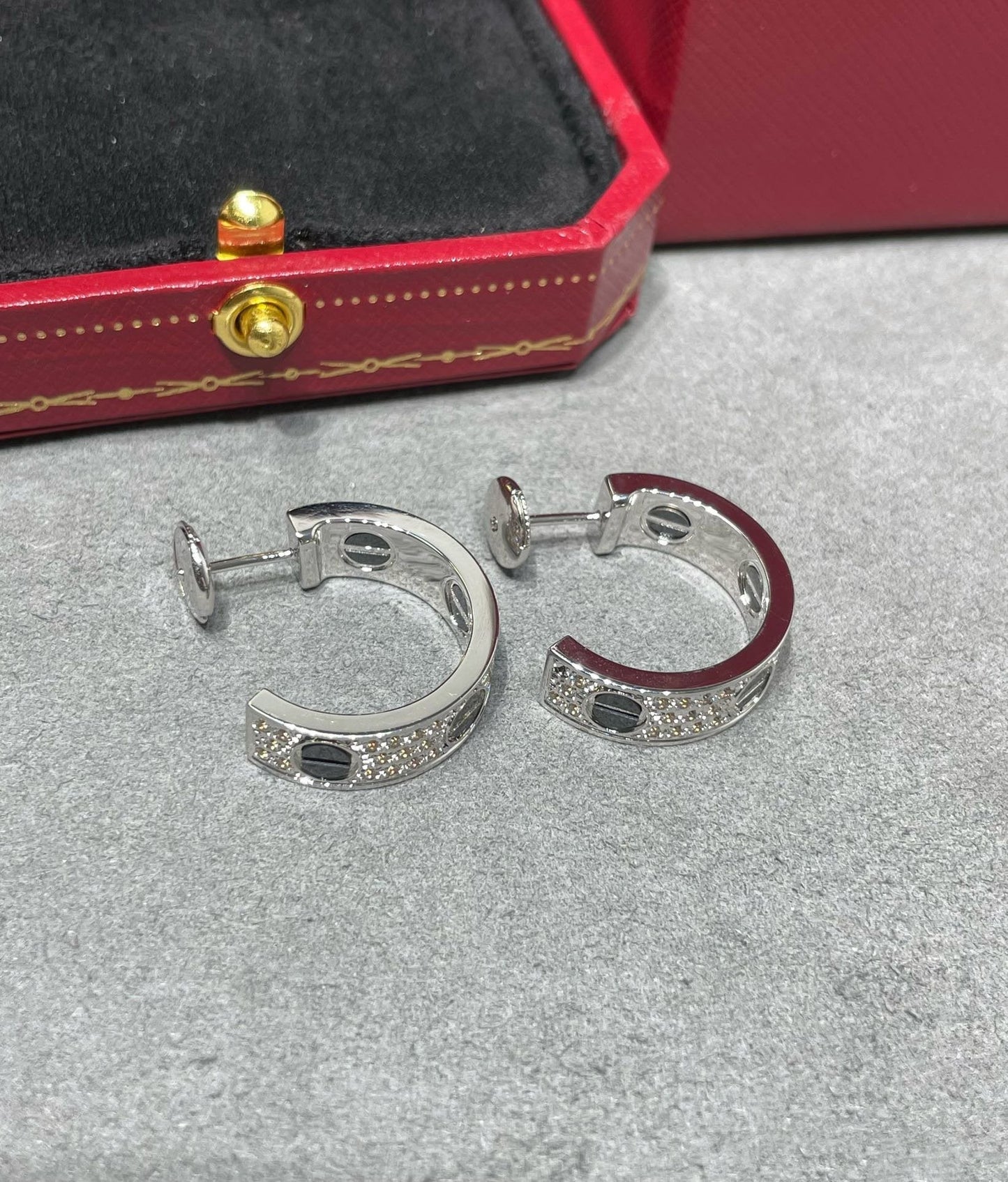 [Glow Jewelry]LOVE CERAMIC DIAMOND PAVED SILVER EARRINGS