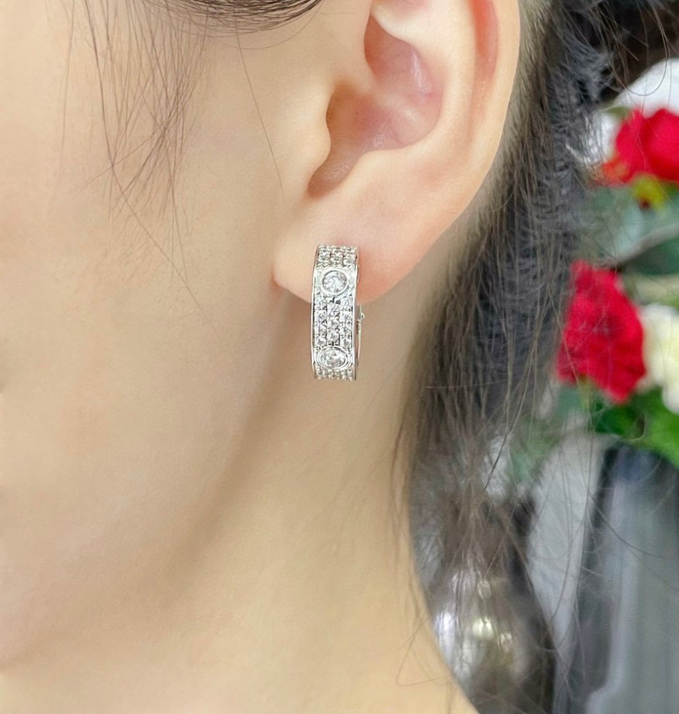 ¡®Glow Jewelry¡¯LOVE 5.5MM DIAMOND PAVED EARRINGS