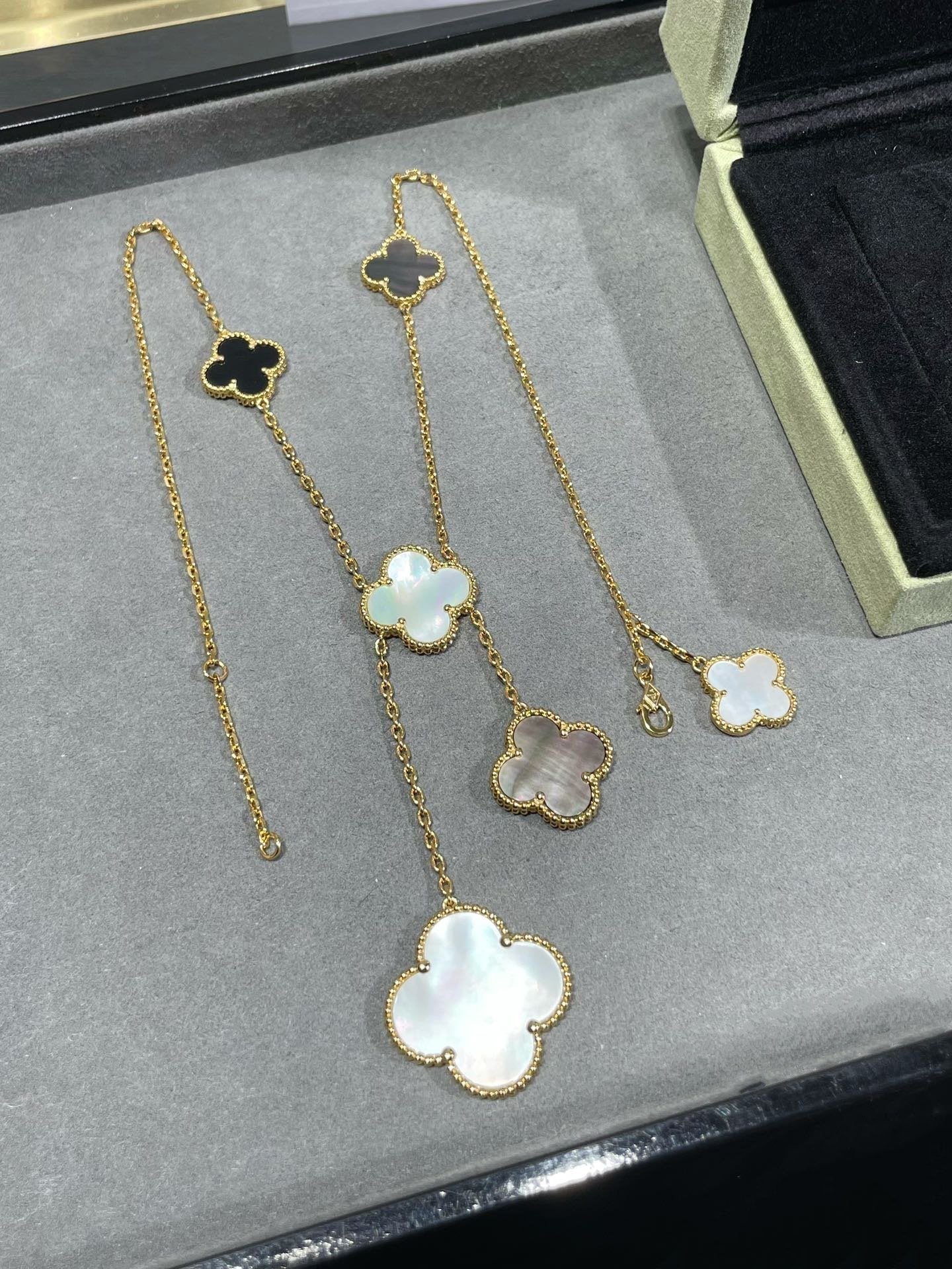 [Glow Jewelry]CLOVER 6 MOTIF MOP ONYX GOLD NECKLACE