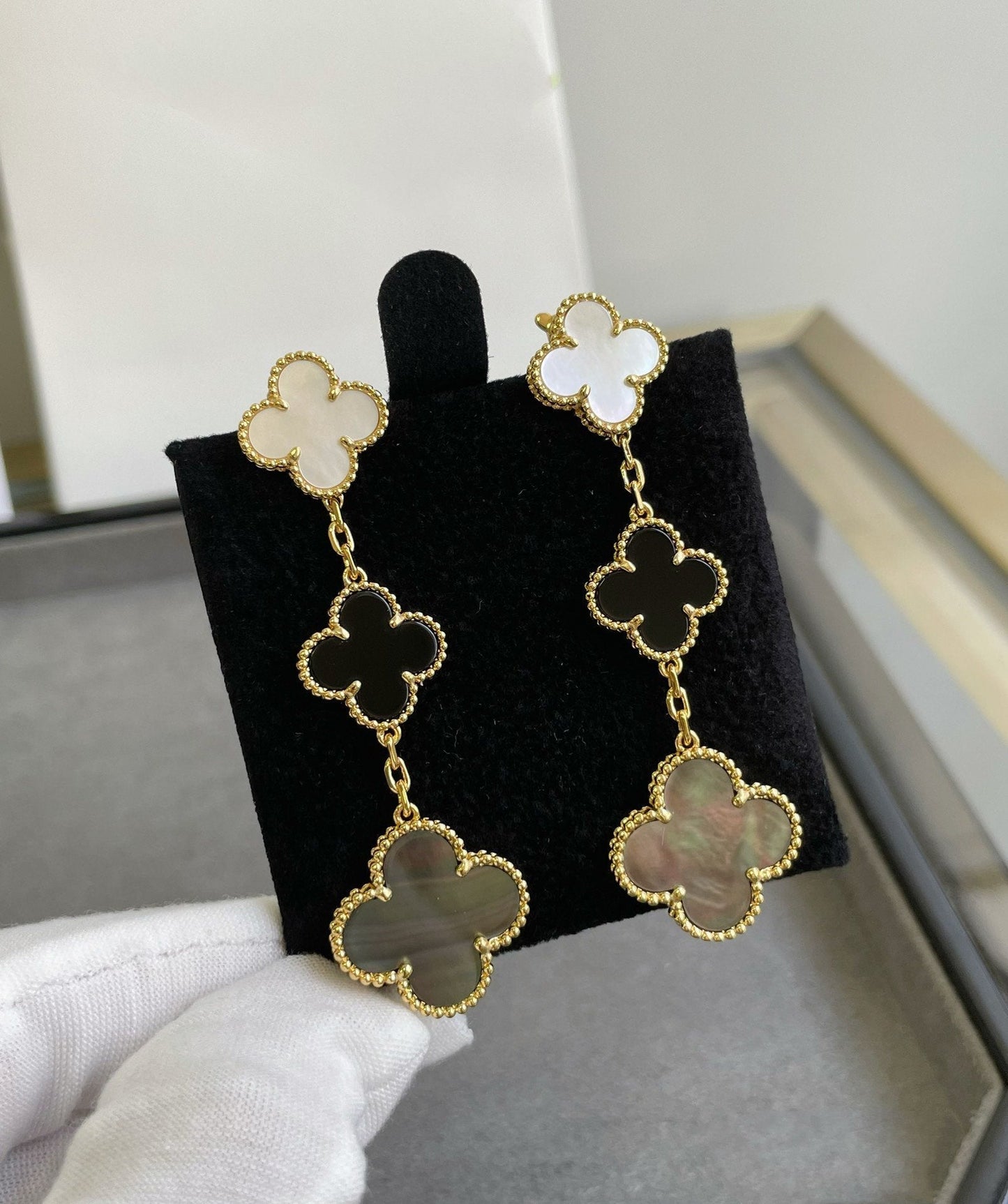 [Glow Jewelry]CLOVER 3 MOTIF MOP ONYX DARK MOP PINK GOLD EARRINGS