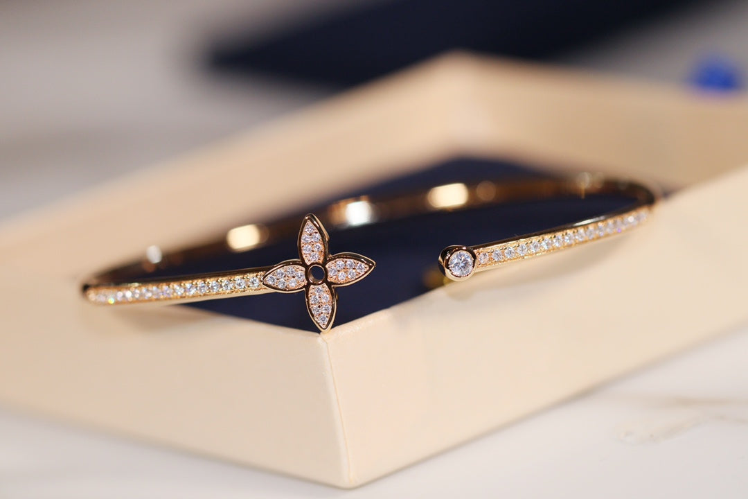 ¡®Glow Jewelry¡¯IDYLLE GOLD OPEN BRACELET DIAMOND PAVED