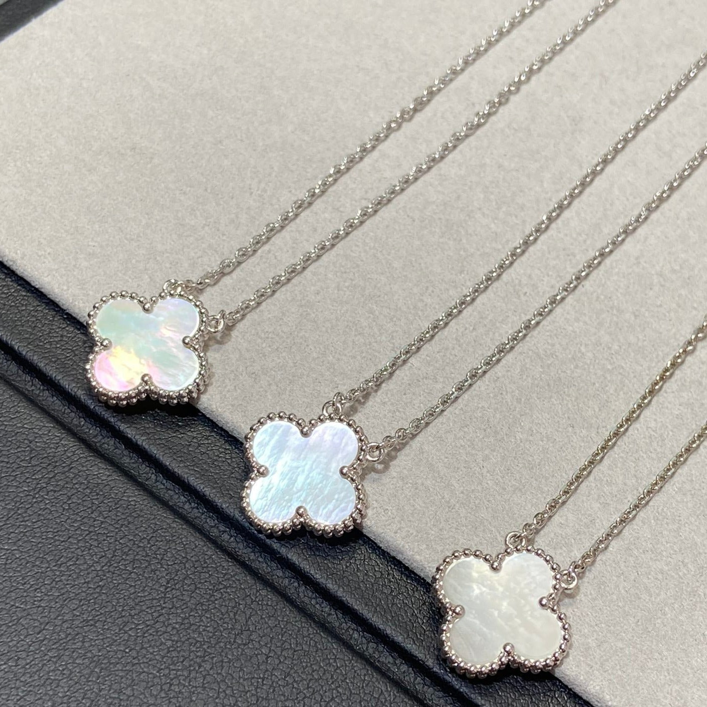 [Glow Jewelry]CLOVER MEDIUM SILVER WHITE MOP NECKLACE