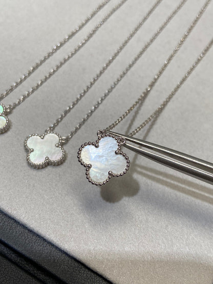 ¡®Glow Jewelry¡¯CLOVER MEDIUM SILVER WHITE MOP NECKLACE