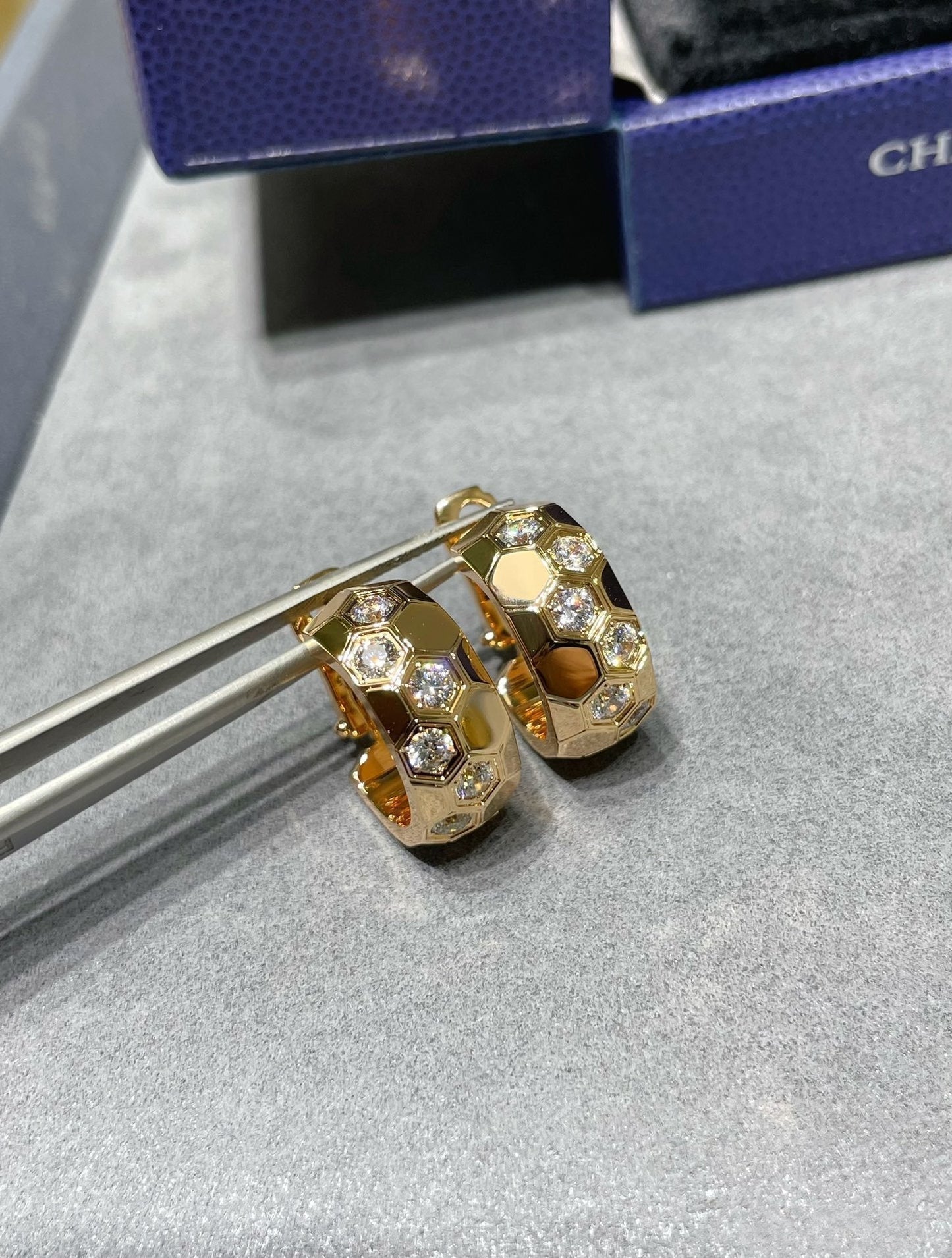 [Glow Jewelry]BEE LOVE DIAMOND HOOP EARRINGS