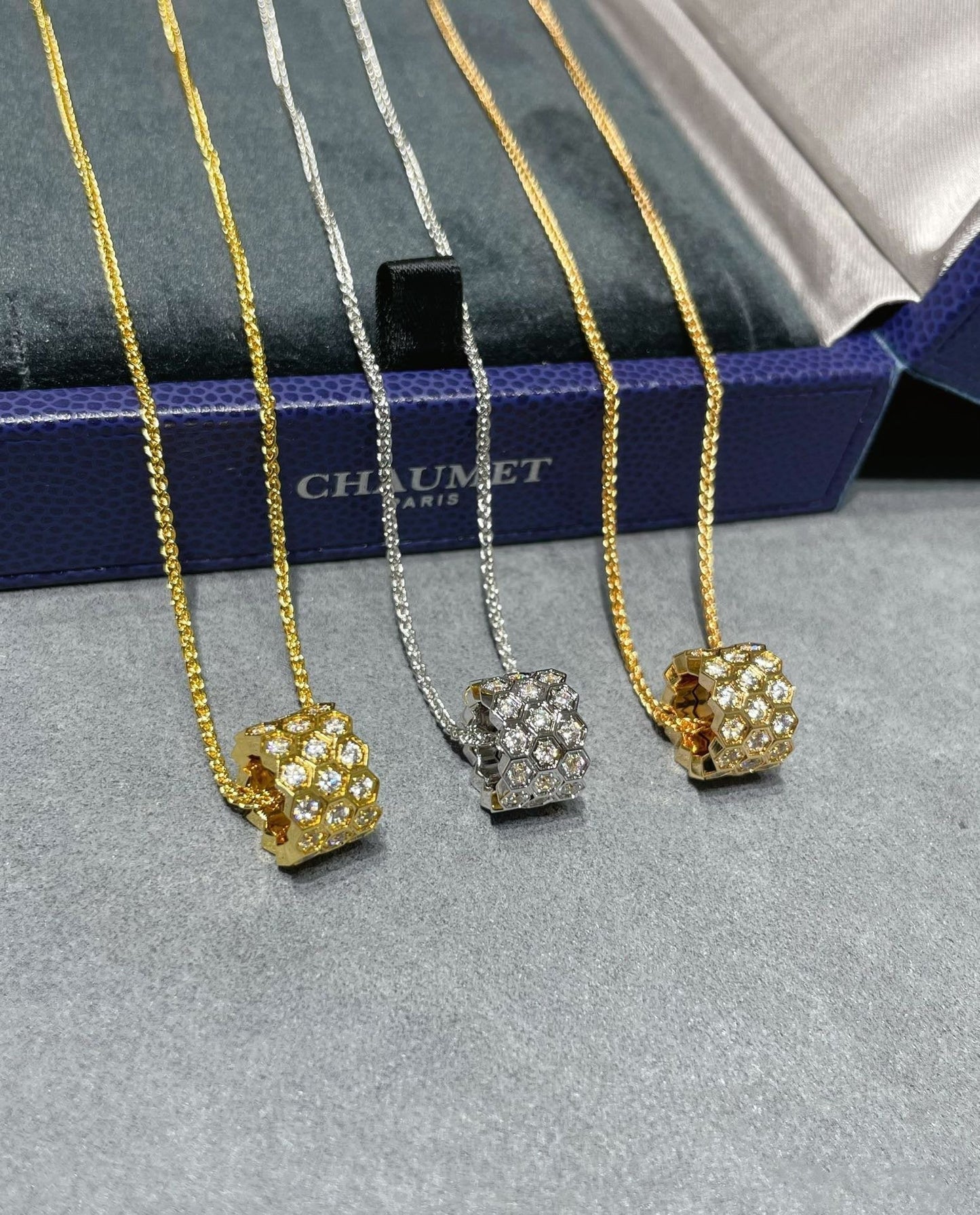 [Glow Jewelry]BEE LOVE DIAMOND PAVED 3 ROW NECKLACE