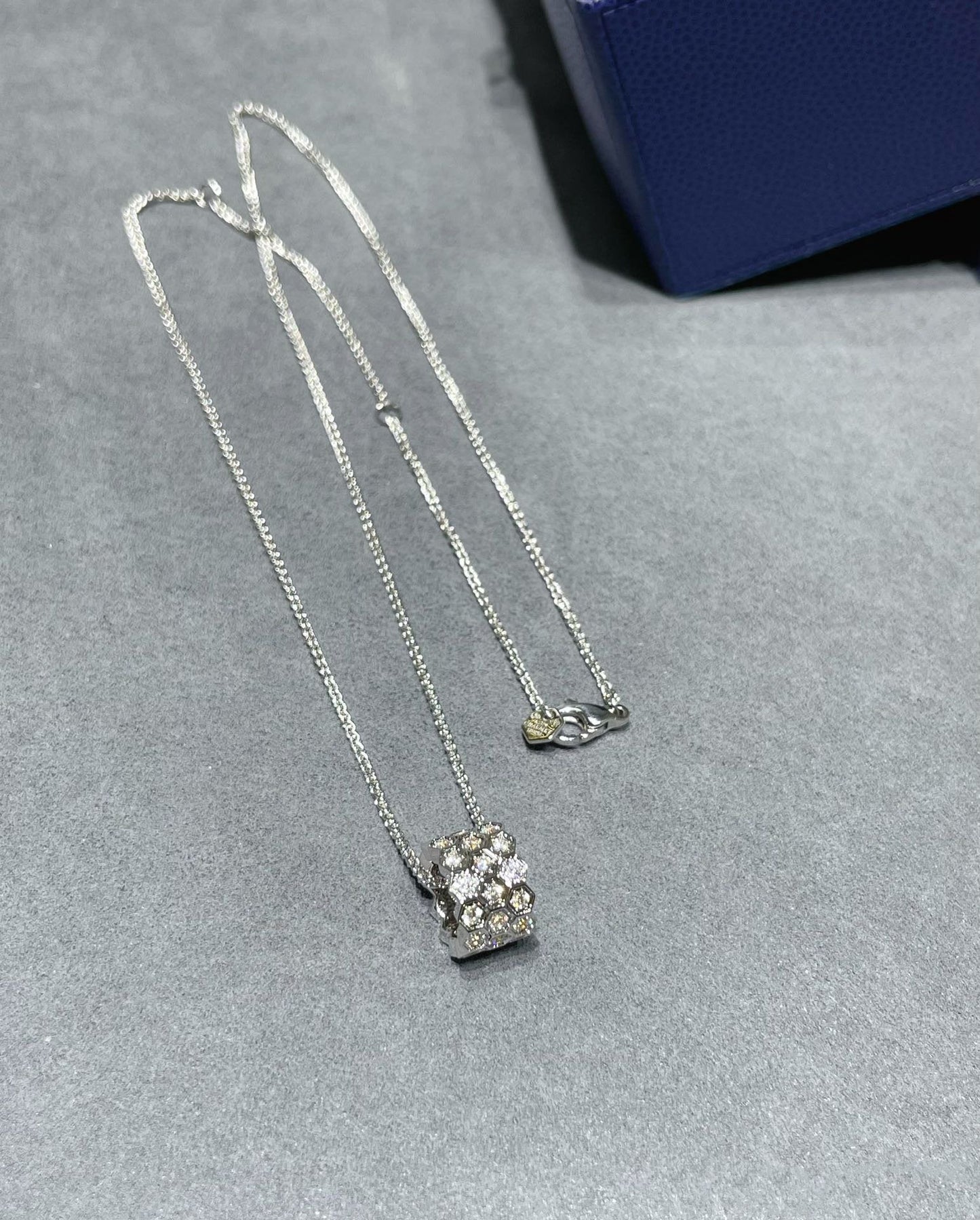 ¡®Glow Jewelry¡¯BEE LOVE DIAMOND PAVED 3 ROW NECKLACE