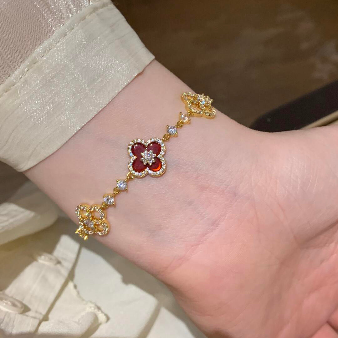 ¡®Glow Jewelry¡¯CLOVER 5 MOTIF PINK BLUE RED WHITE BRACELET