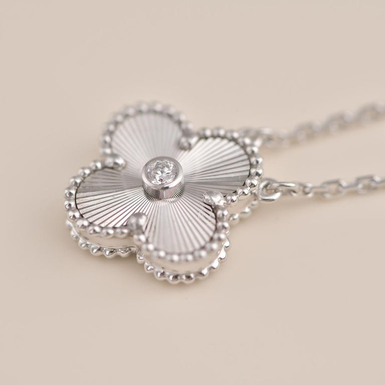 [Glow Jewelry]CLOVER  15MM DIAMOND LASER NECKLACE SILVER