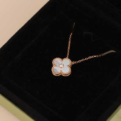 ¡®Glow Jewelry¡¯CLOVER 15MM DIAMOND WHITE FRITILLARIA NECKLACE